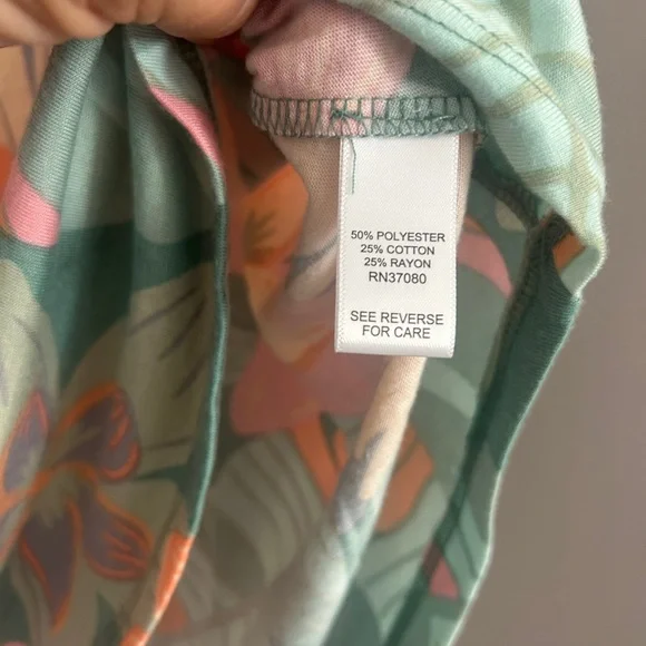 Floral Ruffle Sleeve Top Size Large - Picture 4 of 4